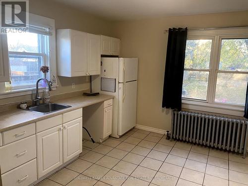 54 Lloyd Street, St. Catharines (458 - Western Hill), ON - Indoor Photo Showing Kitchen