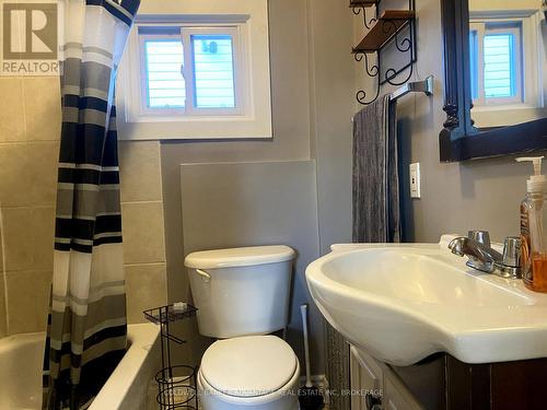 54 Lloyd Street, St. Catharines (458 - Western Hill), ON - Indoor Photo Showing Bathroom