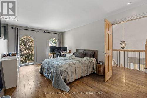 17 Thomas Street, St. Catharines (451 - Downtown), ON - Indoor Photo Showing Bedroom