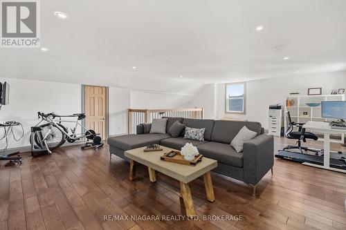 17 Thomas Street, St. Catharines (451 - Downtown), ON - Indoor Photo Showing Living Room