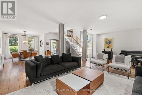 17 Thomas Street, St. Catharines (451 - Downtown), ON - Indoor Photo Showing Living Room