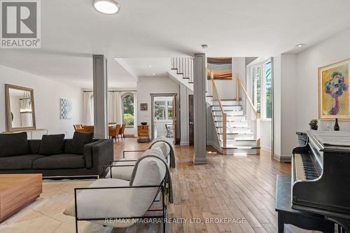 17 Thomas Street, St. Catharines (451 - Downtown), ON - Indoor Photo Showing Living Room