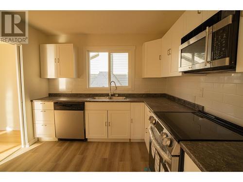 242 S Lyon Street, Prince George, BC - Indoor Photo Showing Kitchen