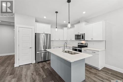 71 900 St Andrews Lane, Warman, SK - Indoor Photo Showing Kitchen With Double Sink With Upgraded Kitchen