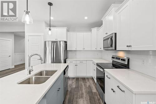 71 900 St Andrews Lane, Warman, SK - Indoor Photo Showing Kitchen With Double Sink With Upgraded Kitchen