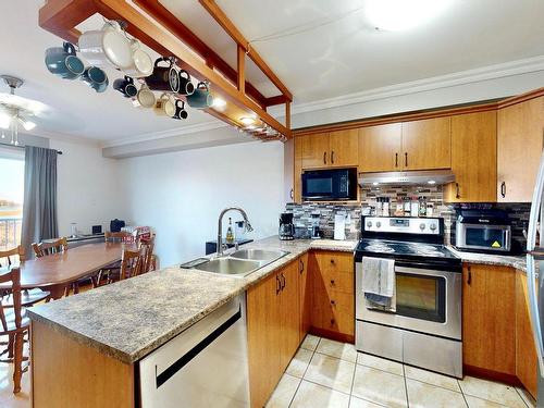 Kitchen - 6-274 Boul. De Maple Grove, Beauharnois, QC - Indoor Photo Showing Kitchen With Double Sink