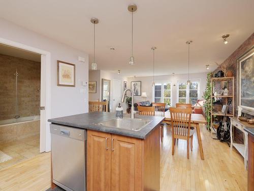 IntÃ©rieur - 3658 Rue Evelyn, Montréal (Verdun/Île-Des-Soeurs), QC - Indoor Photo Showing Kitchen With Upgraded Kitchen