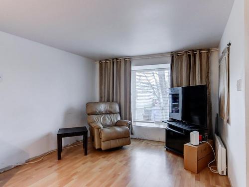 Living room - 49-4250 Rue Legault, Longueuil (Saint-Hubert), QC - Indoor