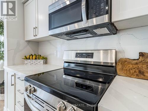 4885 Capri Crescent, Burlington, ON - Indoor Photo Showing Kitchen