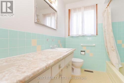 36 Summerfield Crescent, Toronto, ON - Indoor Photo Showing Bathroom