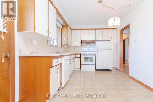 36 Summerfield Crescent, Toronto, ON - Indoor Photo Showing Kitchen