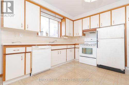 36 Summerfield Crescent, Toronto, ON - Indoor Photo Showing Kitchen