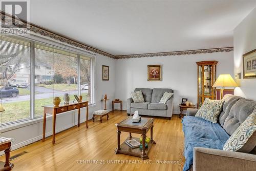 1188 Huron Street, Peterborough (Northcrest), ON - Indoor Photo Showing Living Room