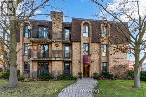 404 - 15390 Yonge Street, Aurora, ON - Outdoor With Balcony With Facade