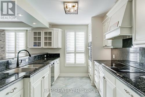 404 - 15390 Yonge Street, Aurora, ON - Indoor Photo Showing Kitchen With Double Sink