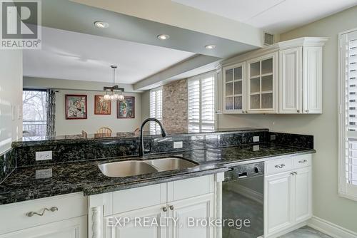 404 - 15390 Yonge Street, Aurora, ON - Indoor Photo Showing Kitchen With Double Sink