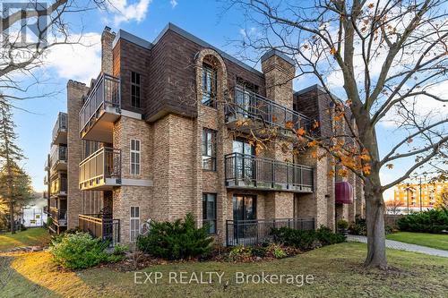 404 - 15390 Yonge Street, Aurora, ON - Outdoor With Balcony With Facade