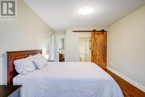 404 - 15390 Yonge Street, Aurora, ON - Indoor Photo Showing Bedroom