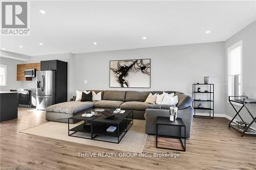 98 - 1781 Henrica Avenue, London, ON - Indoor Photo Showing Living Room