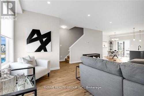 98 - 1781 Henrica Avenue, London, ON - Indoor Photo Showing Living Room