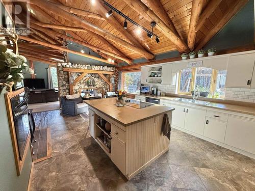 2613 Norwood Road, Quesnel, BC - Indoor Photo Showing Kitchen