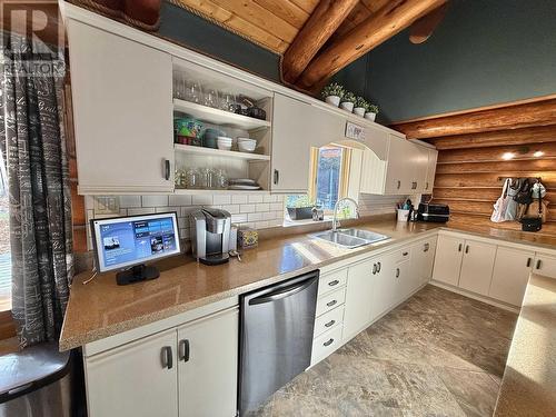 2613 Norwood Road, Quesnel, BC - Indoor Photo Showing Kitchen With Double Sink