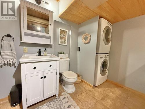 2613 Norwood Road, Quesnel, BC - Indoor Photo Showing Laundry Room