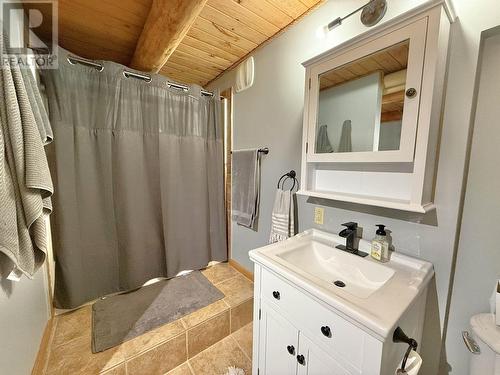 2613 Norwood Road, Quesnel, BC - Indoor Photo Showing Bathroom