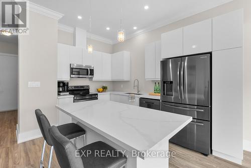 1030 Hansler Road, Welland (N. Welland), ON - Indoor Photo Showing Kitchen With Upgraded Kitchen