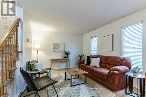 15 Trailbrook Lane, Guelph, ON - Indoor Photo Showing Living Room