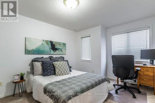 15 Trailbrook Lane, Guelph, ON - Indoor Photo Showing Bedroom