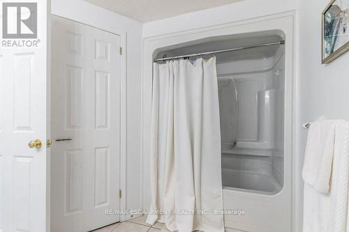 15 Trailbrook Lane, Guelph, ON - Indoor Photo Showing Bathroom