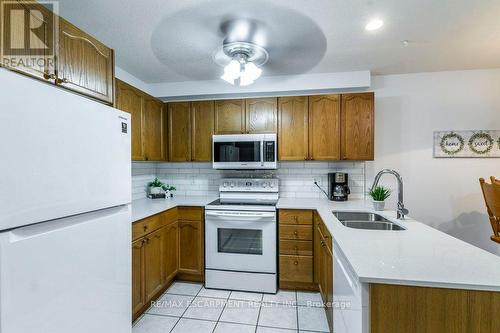 15 Trailbrook Lane, Guelph, ON - Indoor Photo Showing Kitchen With Double Sink