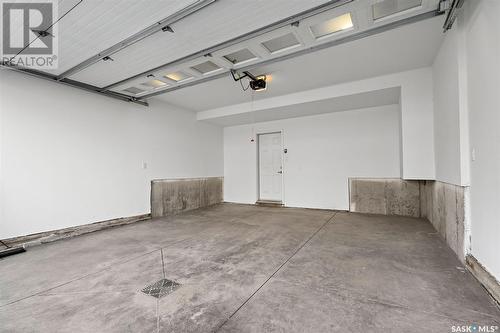 72 900 St Andrews Lane, Warman, SK - Indoor Photo Showing Garage