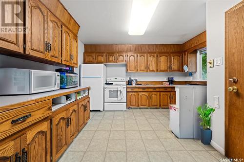 415 9Th Avenue Nw, Moose Jaw, SK - Indoor Photo Showing Kitchen