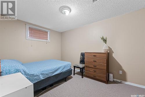 415 9Th Avenue Nw, Moose Jaw, SK - Indoor Photo Showing Bedroom