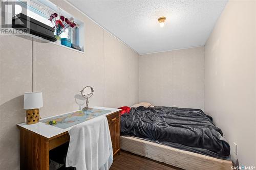 415 9Th Avenue Nw, Moose Jaw, SK - Indoor Photo Showing Bedroom