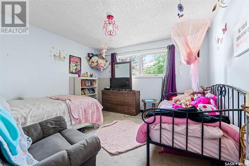 415 9Th Avenue Nw, Moose Jaw, SK - Indoor Photo Showing Bedroom