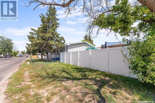 415 9Th Avenue Nw, Moose Jaw, SK - Outdoor