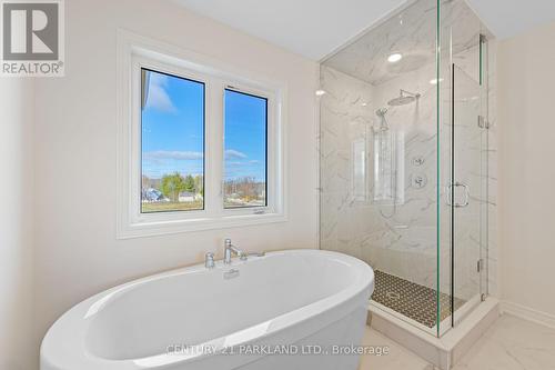 1352 Davis Loop, Innisfil, ON - Indoor Photo Showing Bathroom