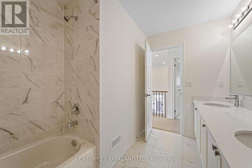 1352 Davis Loop, Innisfil, ON - Indoor Photo Showing Bathroom