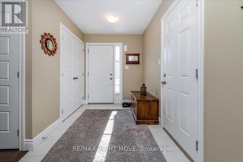 26 Hunter Avenue, Tay, ON - Indoor Photo Showing Other Room