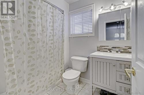 571 Blythwood Square, Oshawa, ON - Indoor Photo Showing Bathroom