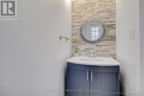 571 Blythwood Square, Oshawa, ON - Indoor Photo Showing Bathroom