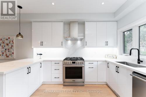 411 Main Street, Toronto, ON - Indoor Photo Showing Kitchen With Upgraded Kitchen