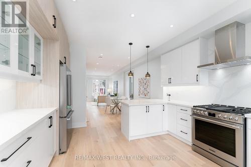 411 Main Street, Toronto, ON - Indoor Photo Showing Kitchen With Upgraded Kitchen