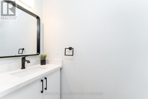 411 Main Street, Toronto, ON - Indoor Photo Showing Bathroom