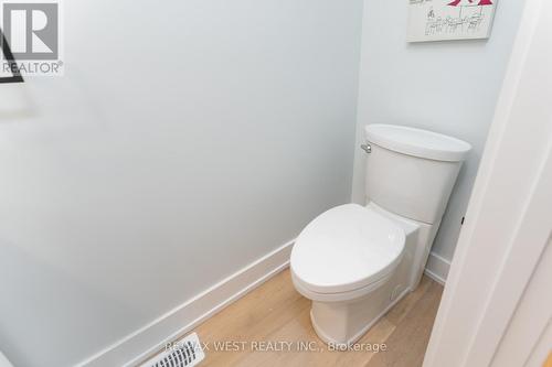 411 Main Street, Toronto, ON - Indoor Photo Showing Bathroom