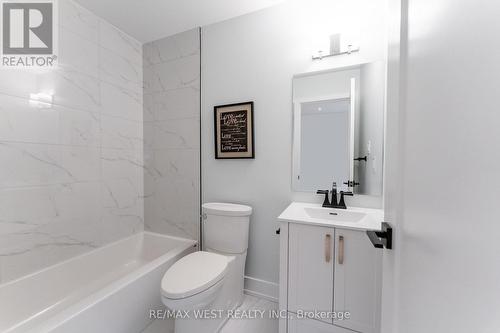 411 Main Street, Toronto, ON - Indoor Photo Showing Bathroom