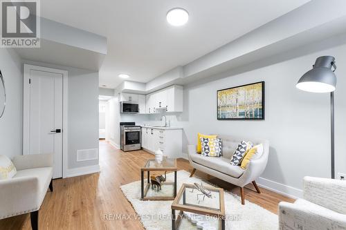 411 Main Street, Toronto, ON - Indoor Photo Showing Living Room